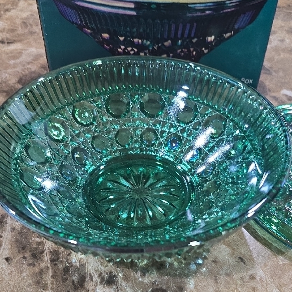 Carnival Windsor Candy Box - Iridescent Blue. EUC comes In Original Box - Picture 3 of 5